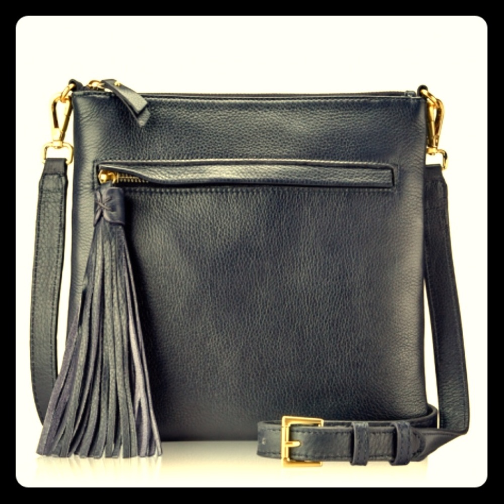 Scout Crossbody Bag in Black